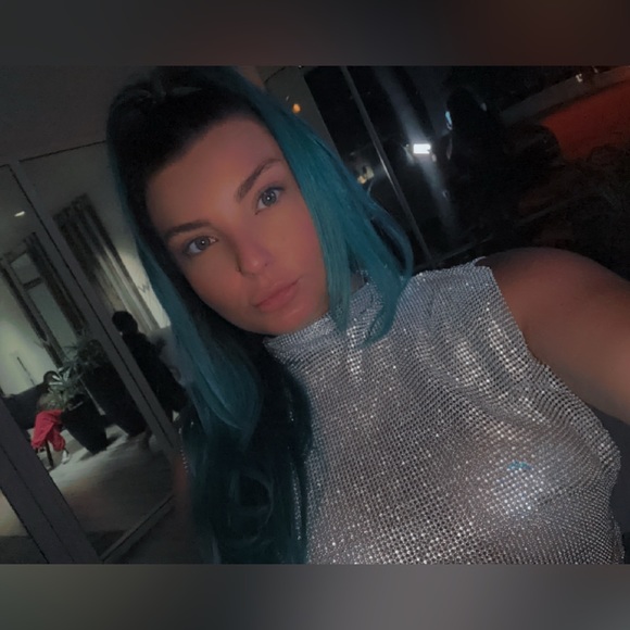 Meet Your Posher - Picture 12 of 16